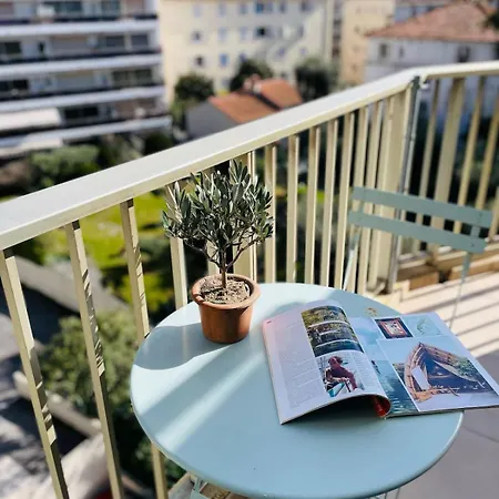아파트 Cosy Avec Clim A 10 Min De La 앙티브